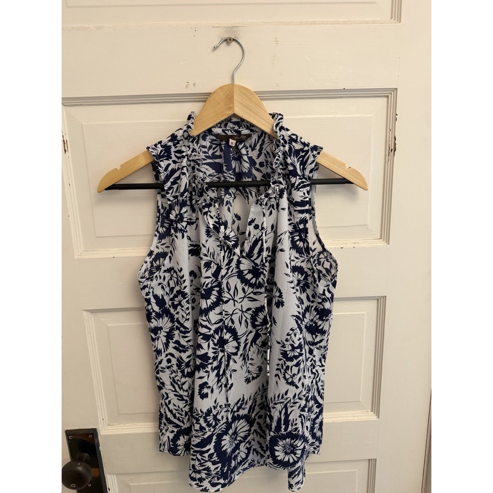 Crosby White Navy Floral Sleeveless Blouse Ruffle Tie Neck Size Medium